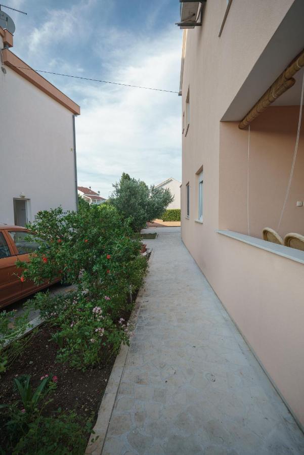 סרימה Apartmani Nedoklan מראה חיצוני תמונה